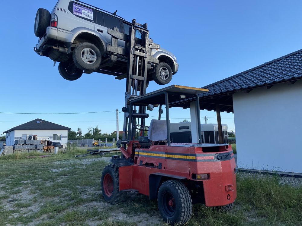 Stivuitor motostivuitor O&K diesel teren accidentat ridica 3 T