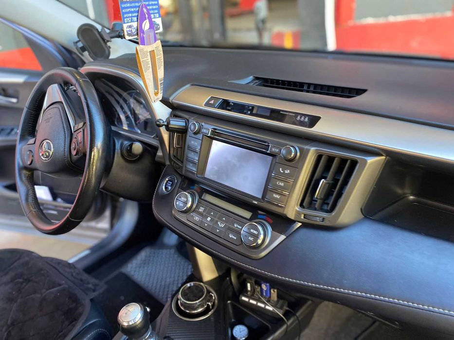 se vinde Toyta RAV 4