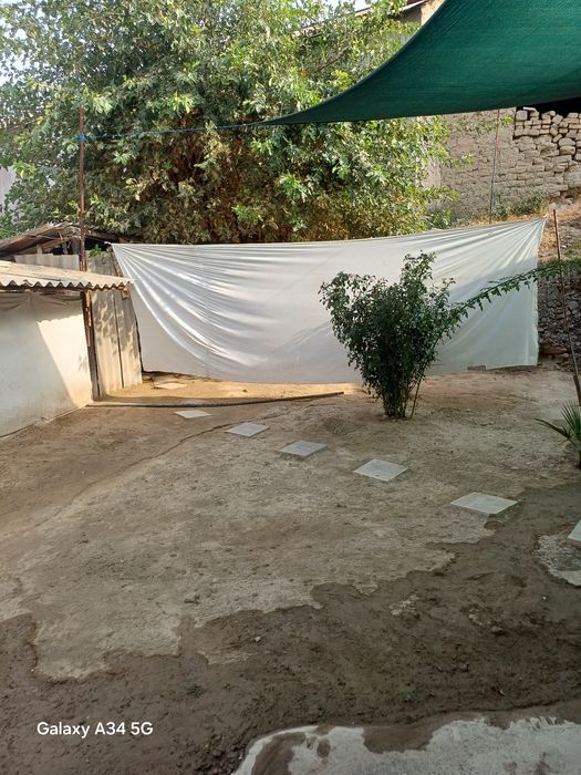 Нурафшон шахар катта бозор енида уй сотилади