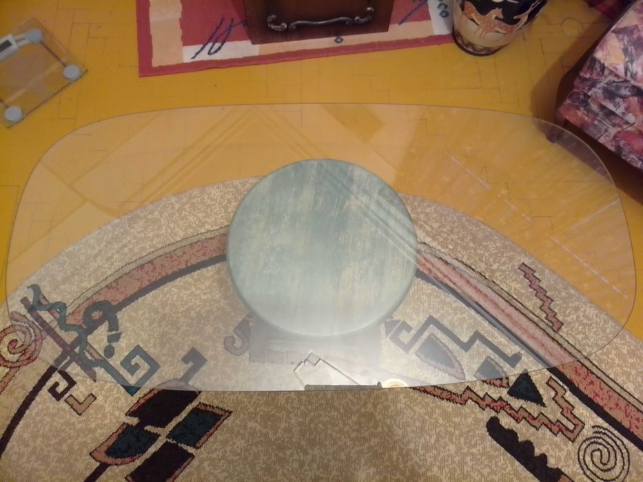 Стъклен плот за маса