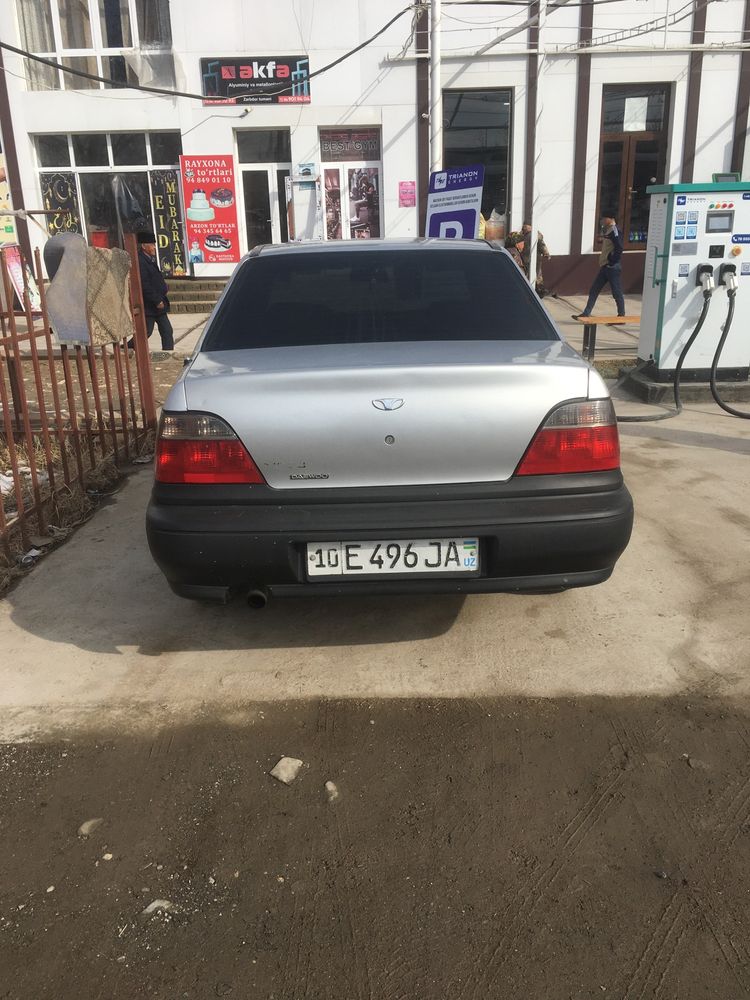 Nexia 1 yili 2000 xolati yaxshi oldi orqa butun