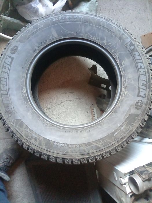 Продам зимние балоны 265/65/17  от прадо в хорошем состоянии