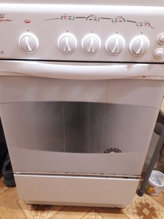 Духовой шкаф, газовые плиты с электрической духовкой.