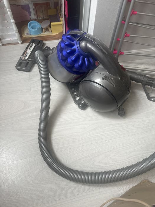 Продам пылесос Dyson Ball