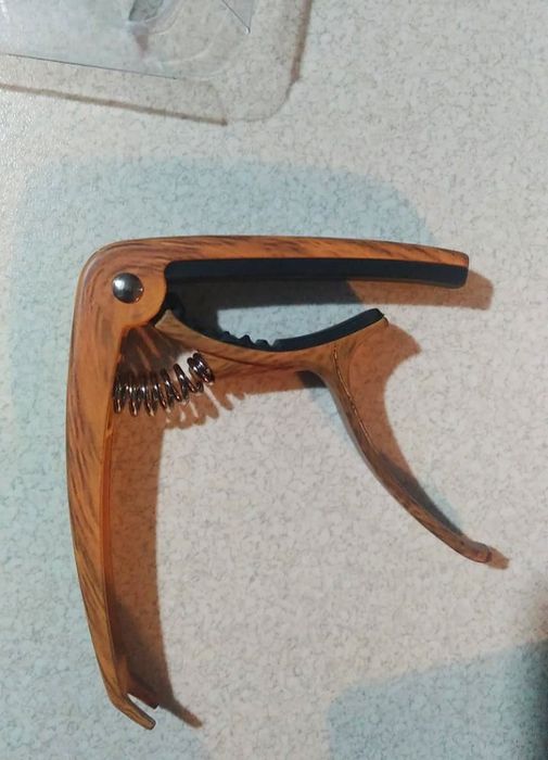 Кападастр металлический для гитары