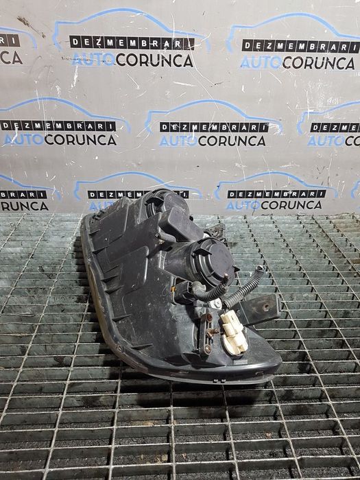 Far Dreapta Chevrolet Captiva 2006 - 2010 SUV 4 Usi (689) Xenon