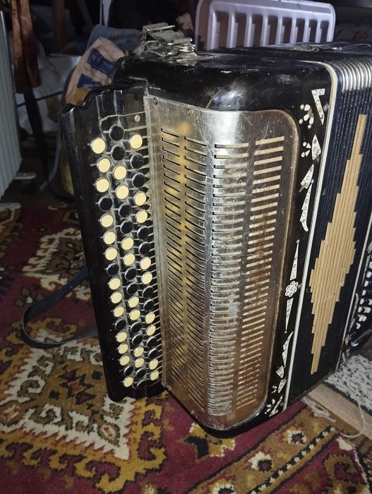 Гармошка боян в хорошем состоянии
