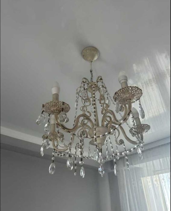 Продам две люстры