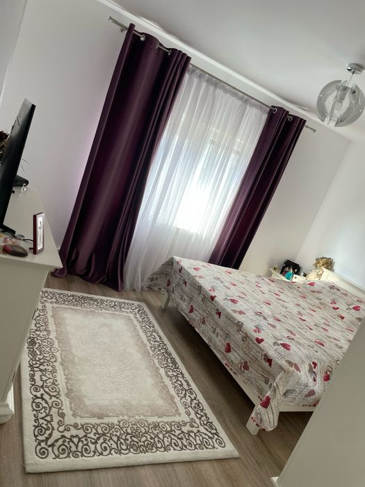 Inchiriez apartament 2 camere decomandat 7/7 . Zona Lenin