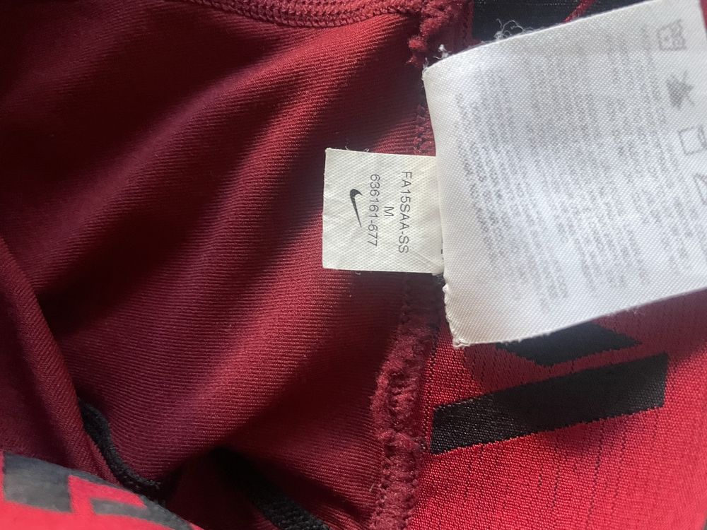 Продавам 2 бр мъжки клинове  Nike Оригинални