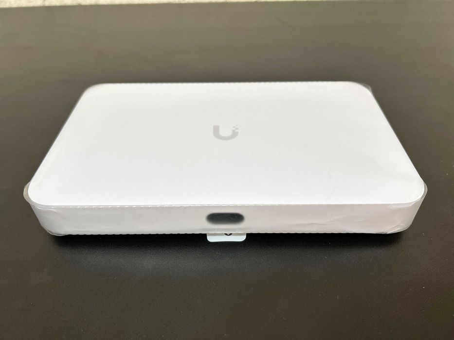 Unifi Cloud Gateway Fiber + U6 Enterprise + G4 Instant (4 штуки)