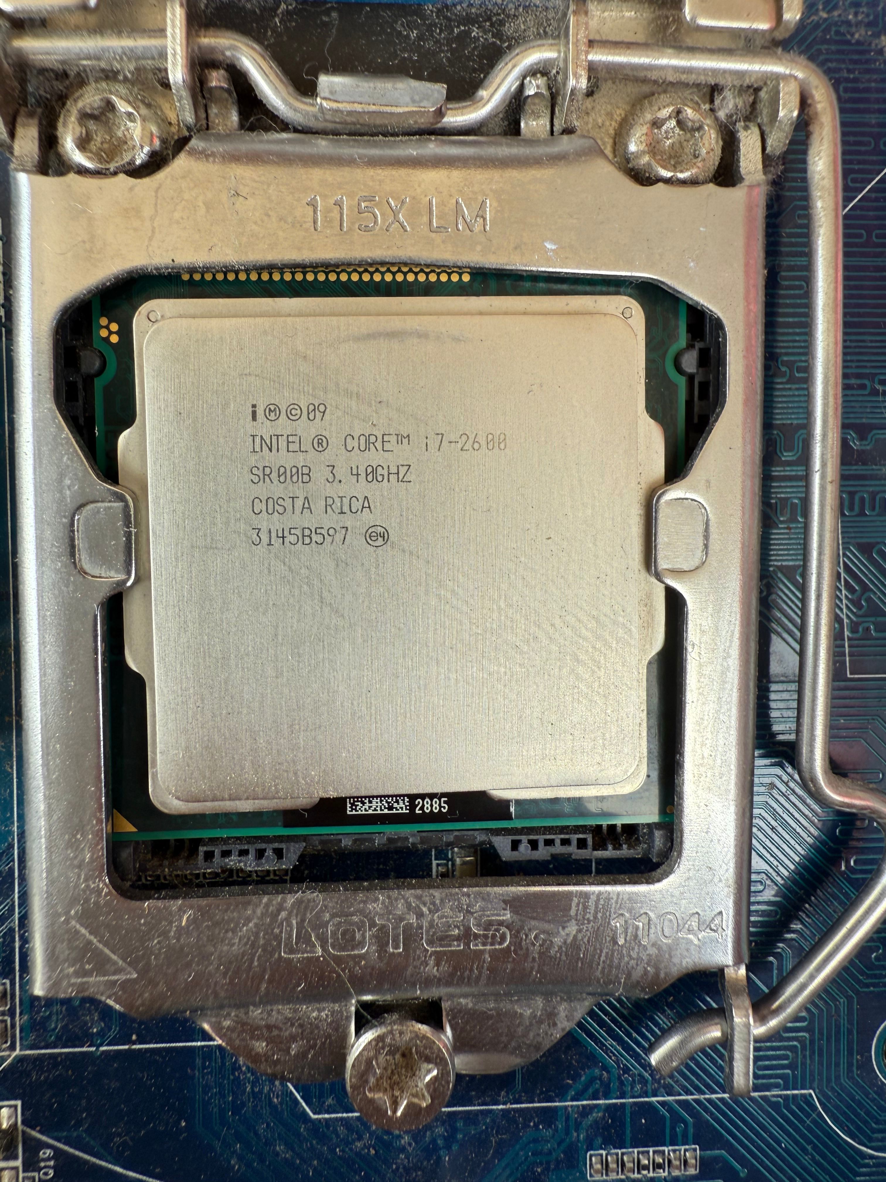 Продавам платка h61m-d2-b3 с i7 2600 и рам памети 8 гб и 2 гб плюс 1тб