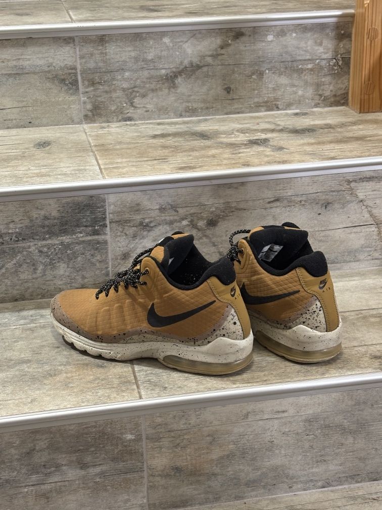 Nike Air Max invigor Mid