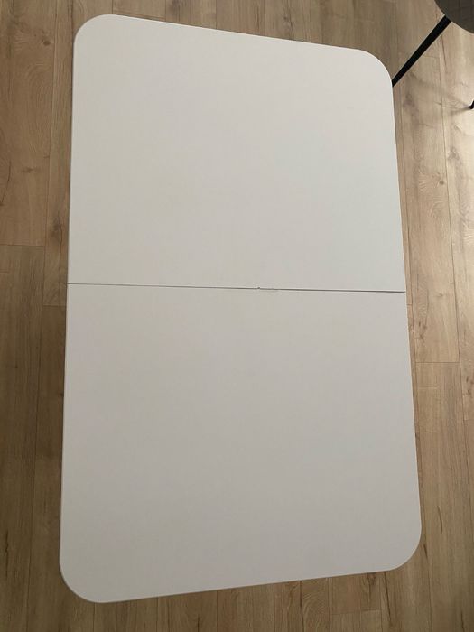 Трапезна маса разтягаща се