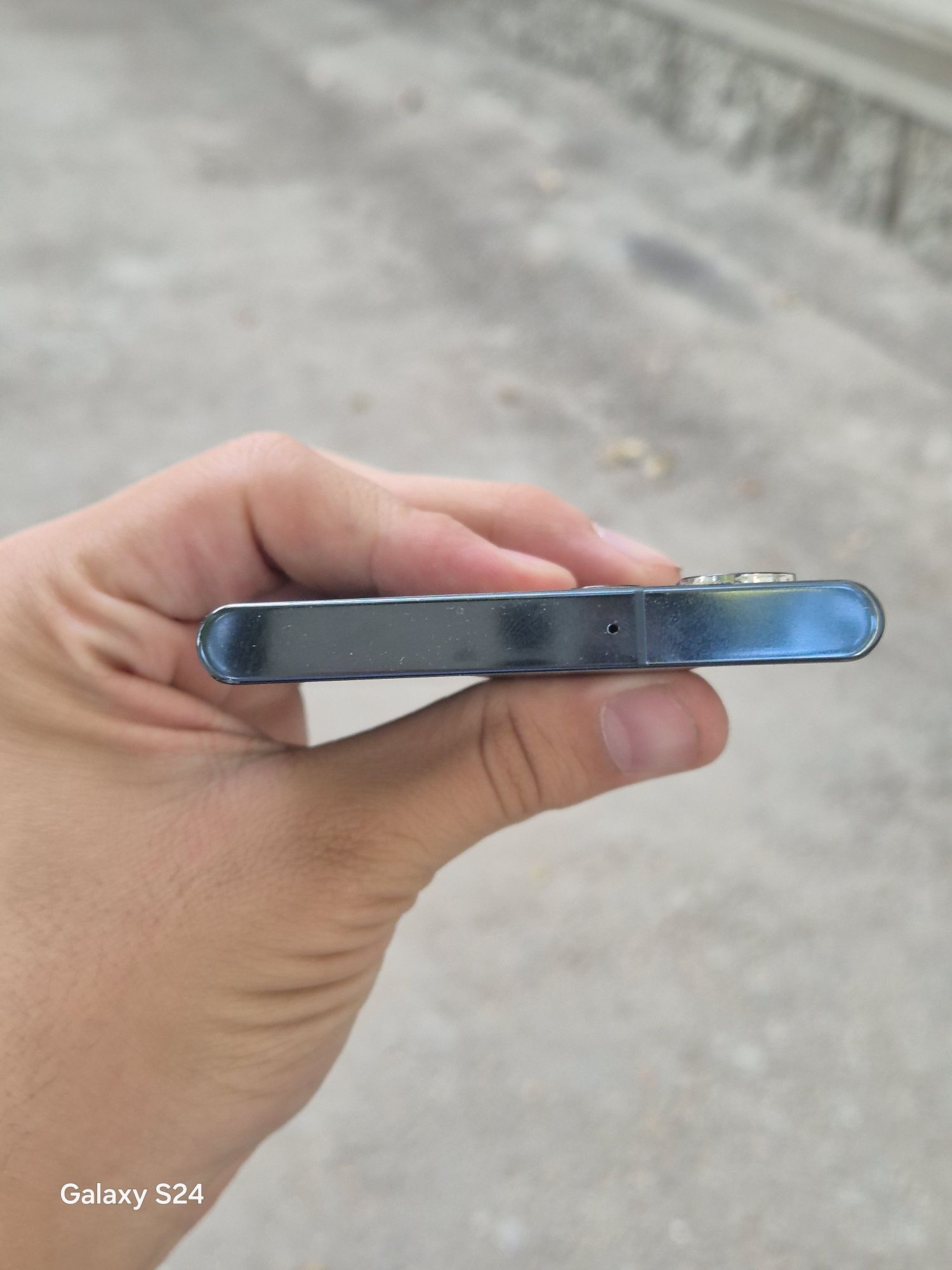 Samsung Galaxy S22 Ultra 400$