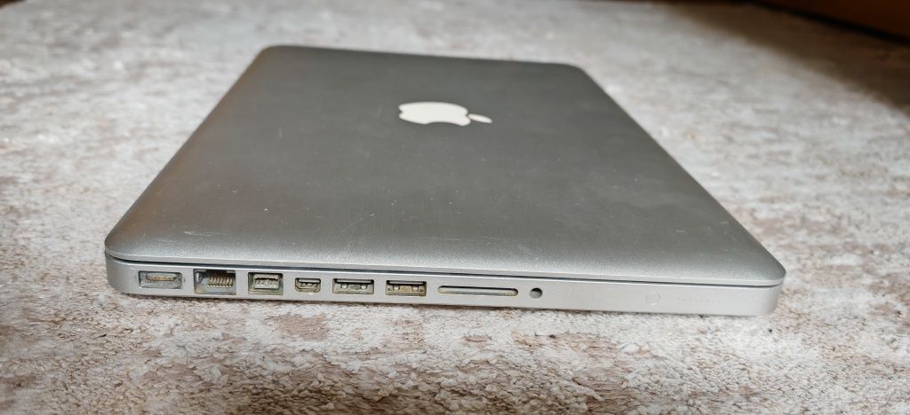 Macbook pro 13"  mid 2010