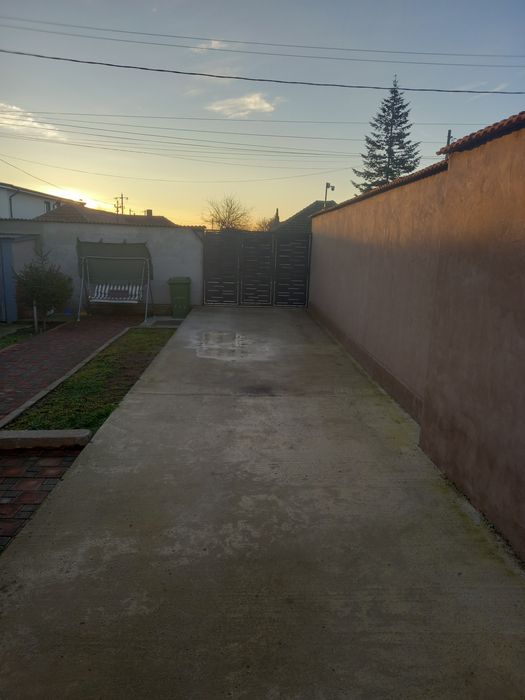 Vând/ schimb cu apartament casa