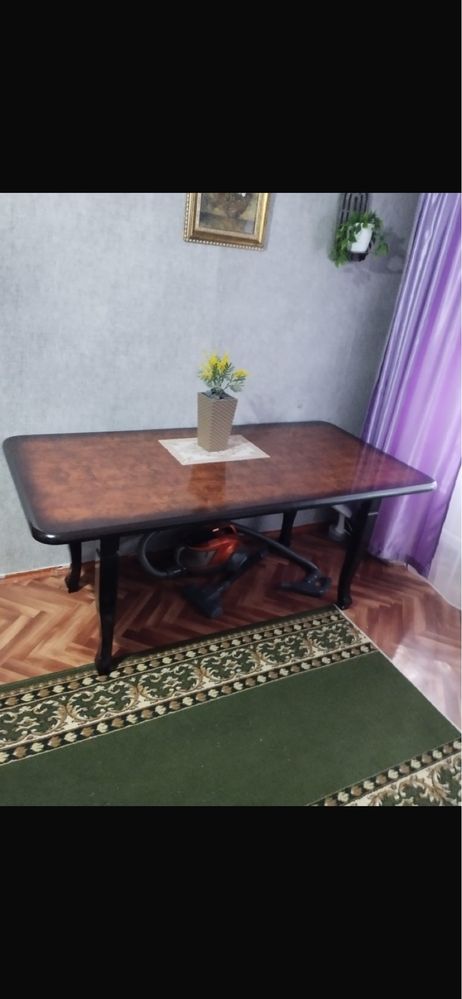 Срочно продаётся стол