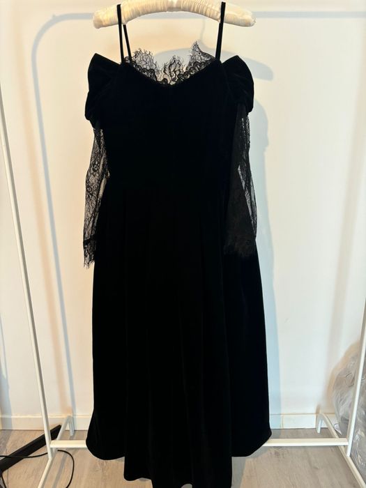 Rochie cu corset din catifea neagră facuta la comanda.