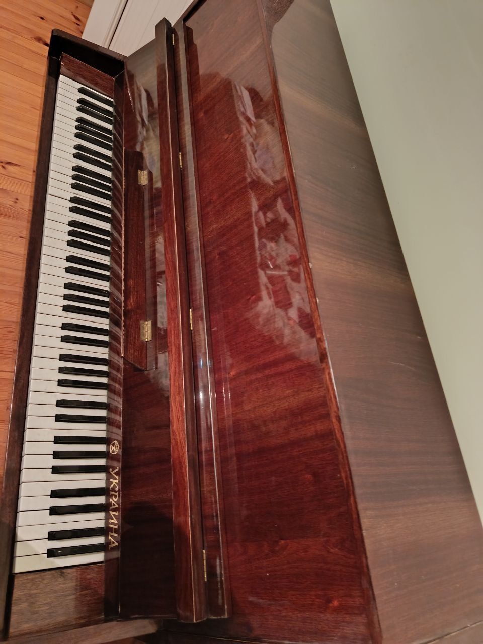Pianina srochna sotiladi!