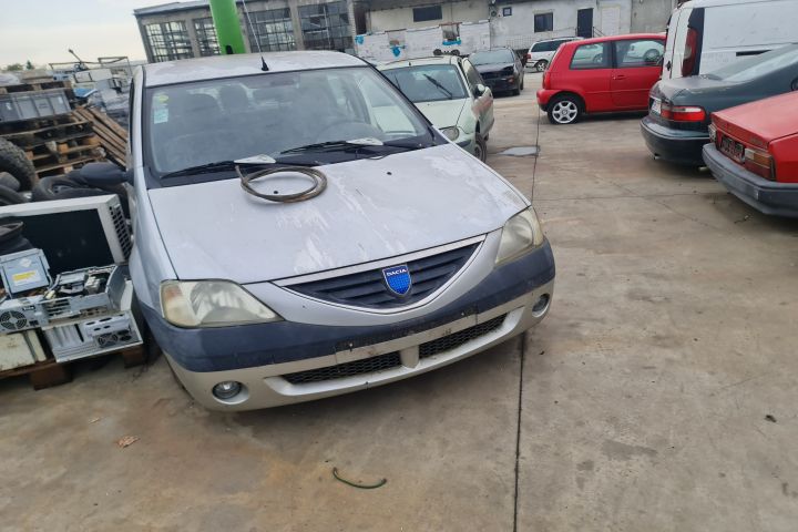 Bara fata Dacia Logan prima generatie