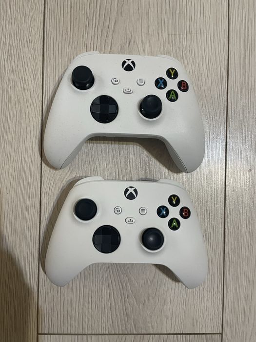 Vand xbox series S cu 2 manete
