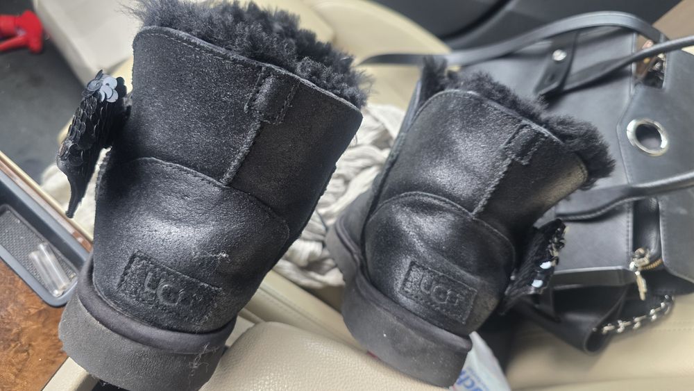 UGG originale negru lucios