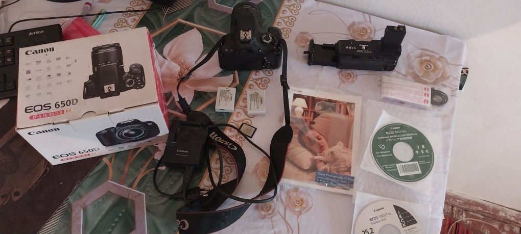 Продаётся фотоаппарат canon eos 650d в комплекте всё имеется
