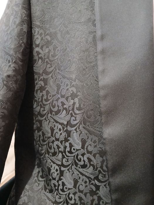 Costum barbati foarte elegant negru cu imprimeu doar sacoul și pantaln