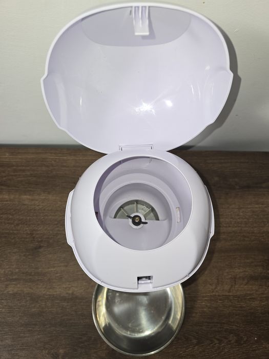 Hranitor Automat pentru Caini si Pisici