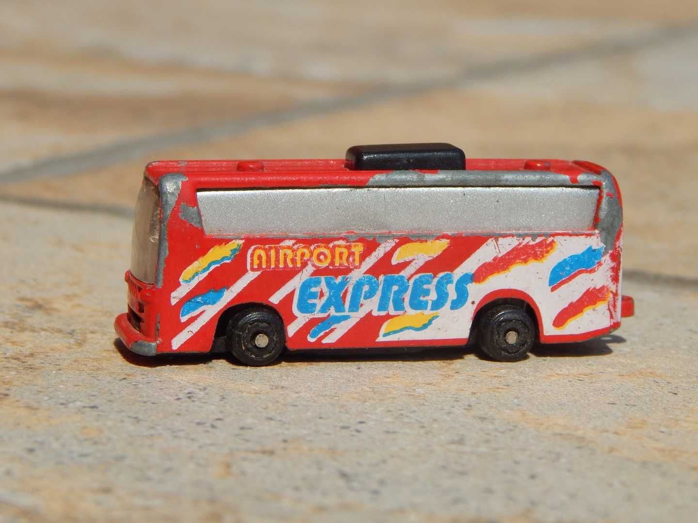 Macheta veche autobuz autocar aeroport Airport Express metalica 1:120