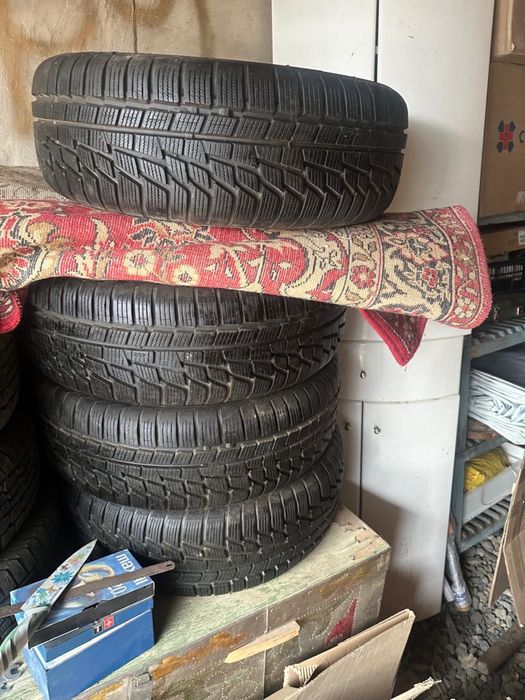 Продам зимние шины комплект ,
