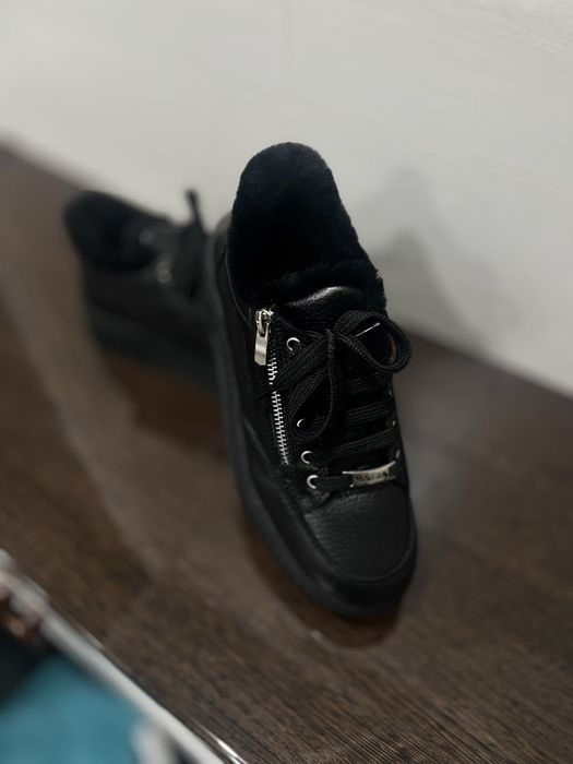 Зимние кроссовки на меху