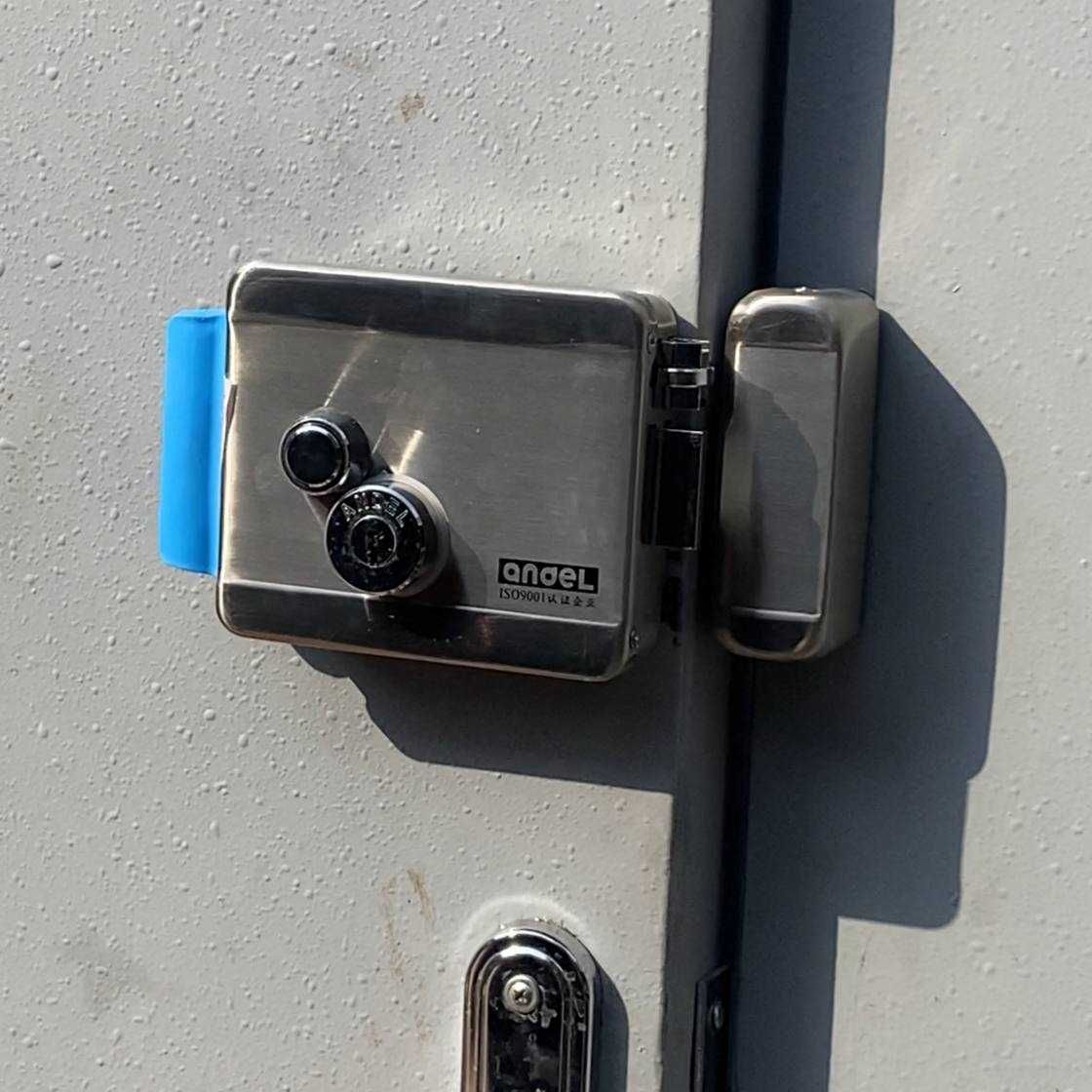 Ustanofka kamera va domofon