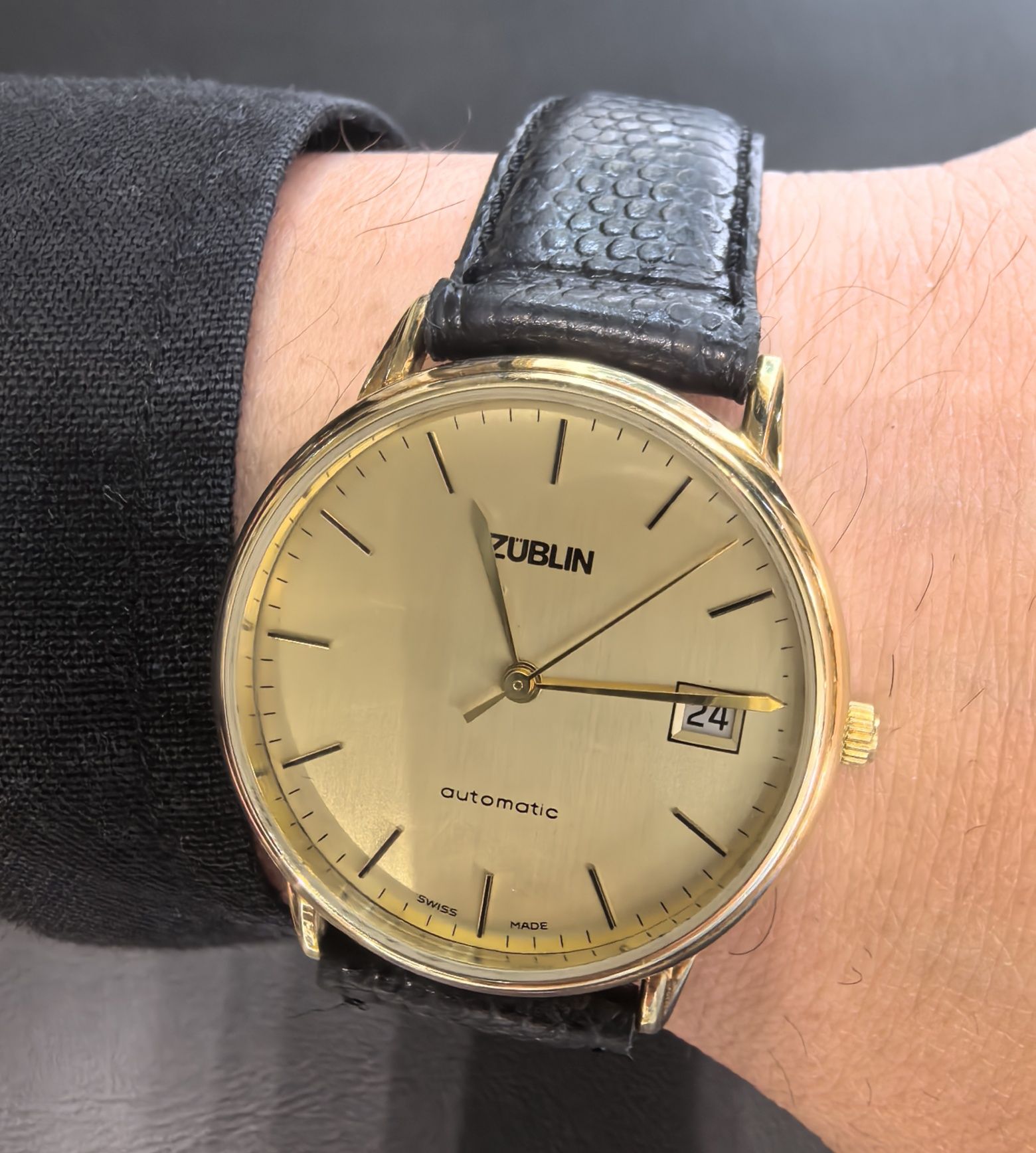 Продава Златен швейцарски ZUBLIN,Automatic,Swiss Made. 
Це