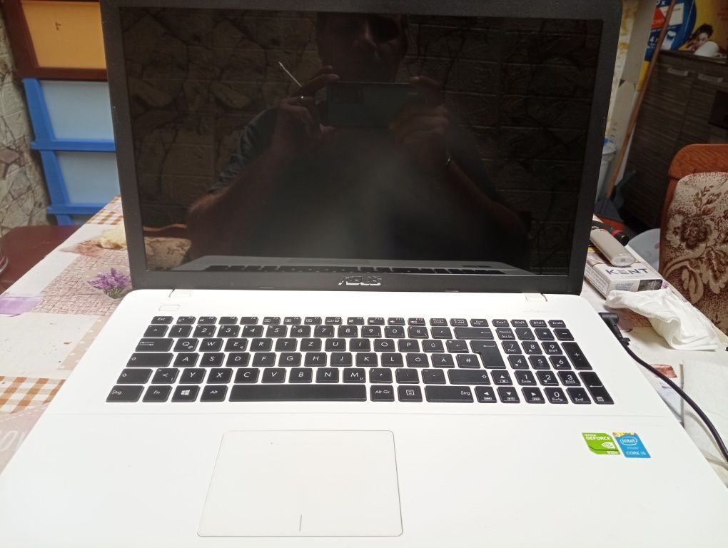 Vând schimb laptop asus