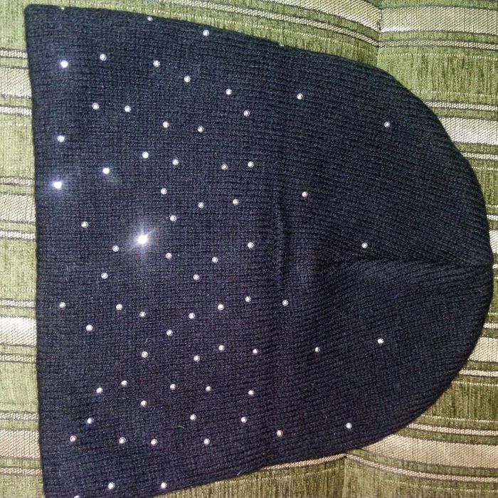 Новая шапка H&M,теплая,украшена стразами