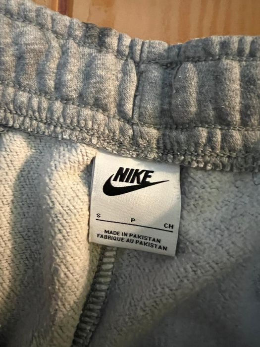 Vând pantaloni Nike Sports Wear, mărimea S