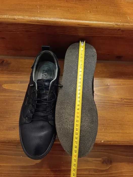 Adidași sport din piele