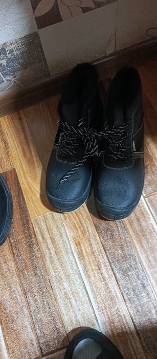 Продаются ботинки теплые