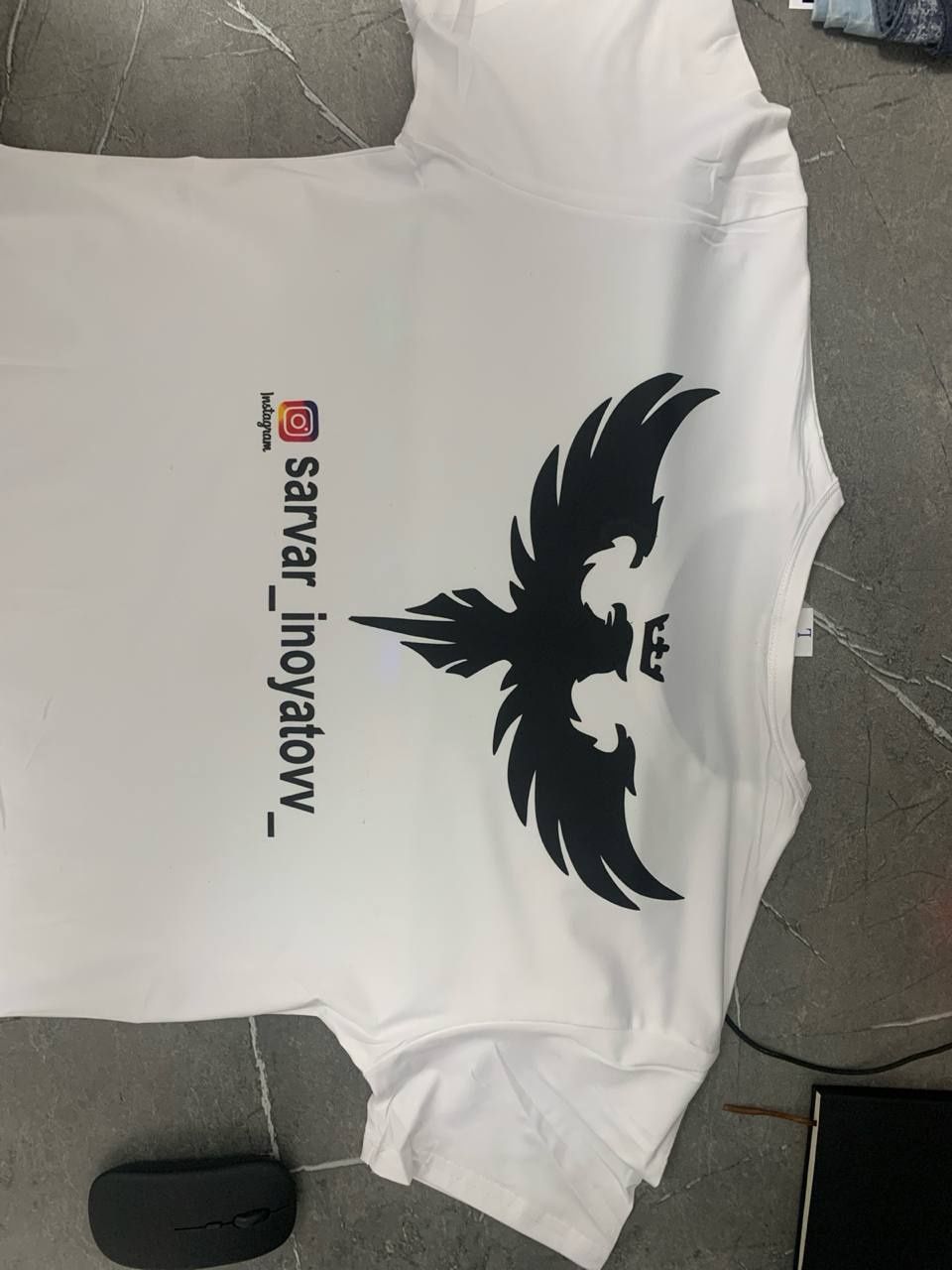 Futbolka va bakallarga rasm yopishtirib beramiz