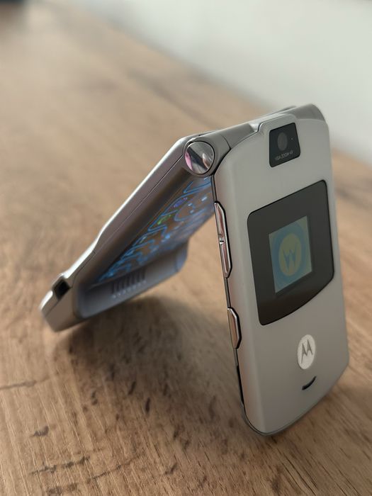 Ретро Motorola RAZR V3