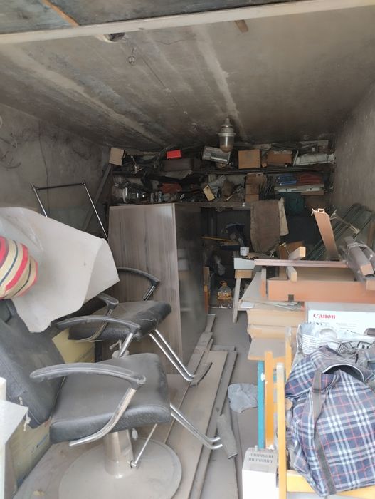 Кресло, ресепшн,стол, зеркало для парикмахерских