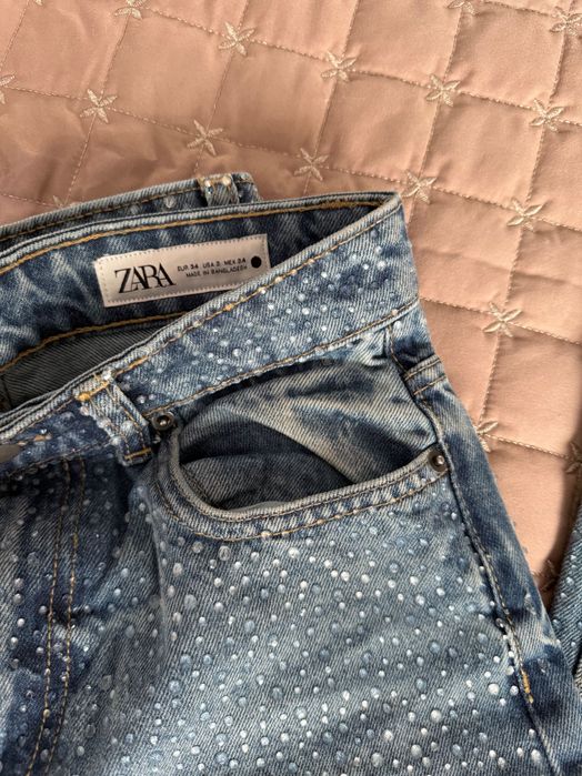 Дънки с камъни Zara