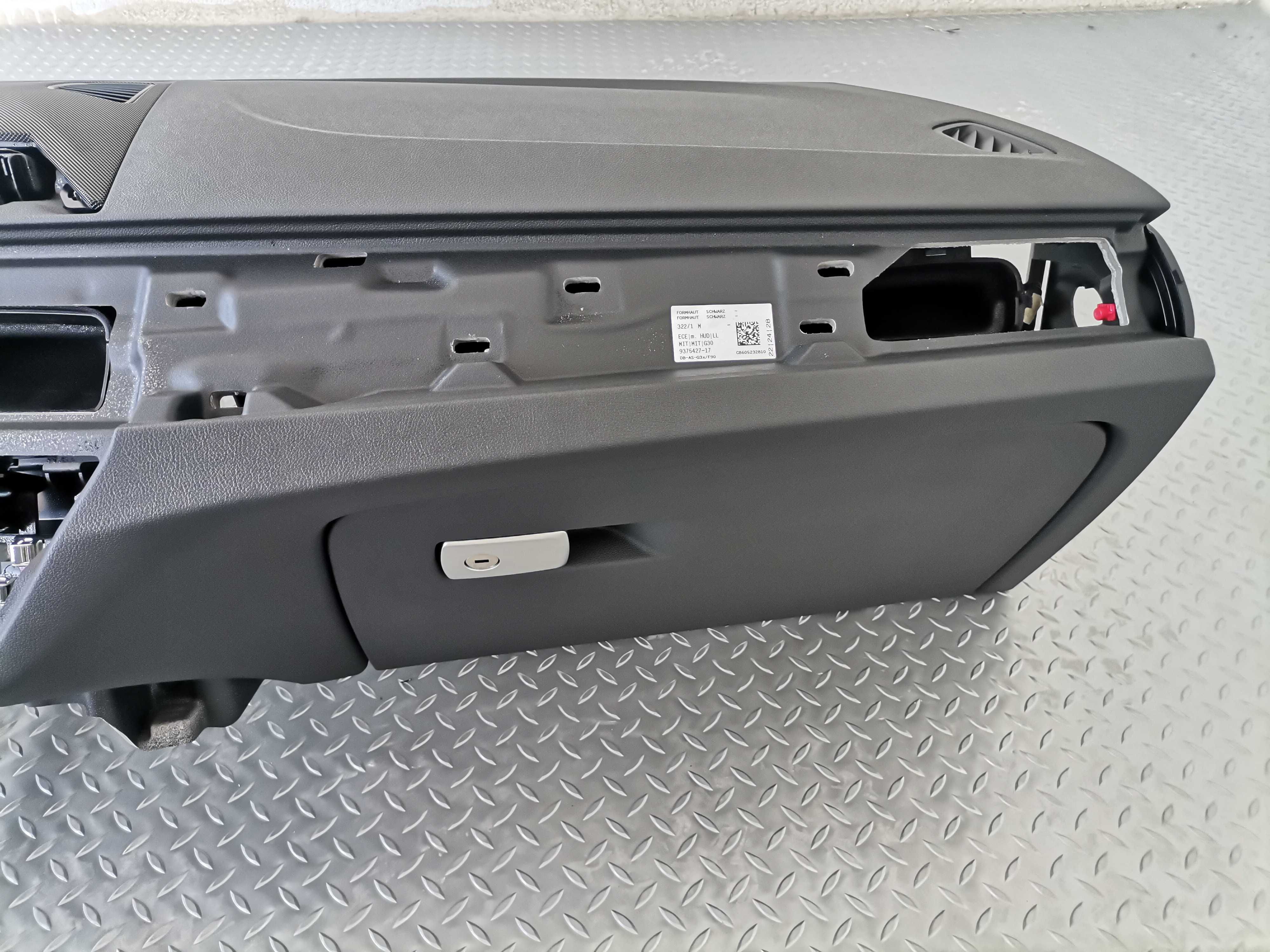 Ново Табло BMW 5 G30 G31 G38 Lci HUD Черно гума