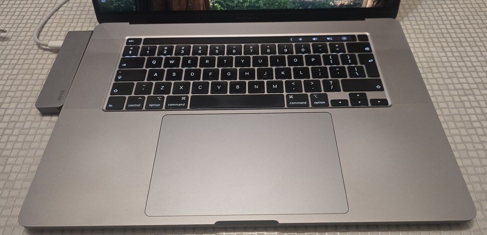 Продавам Macbook Pro 16 i9