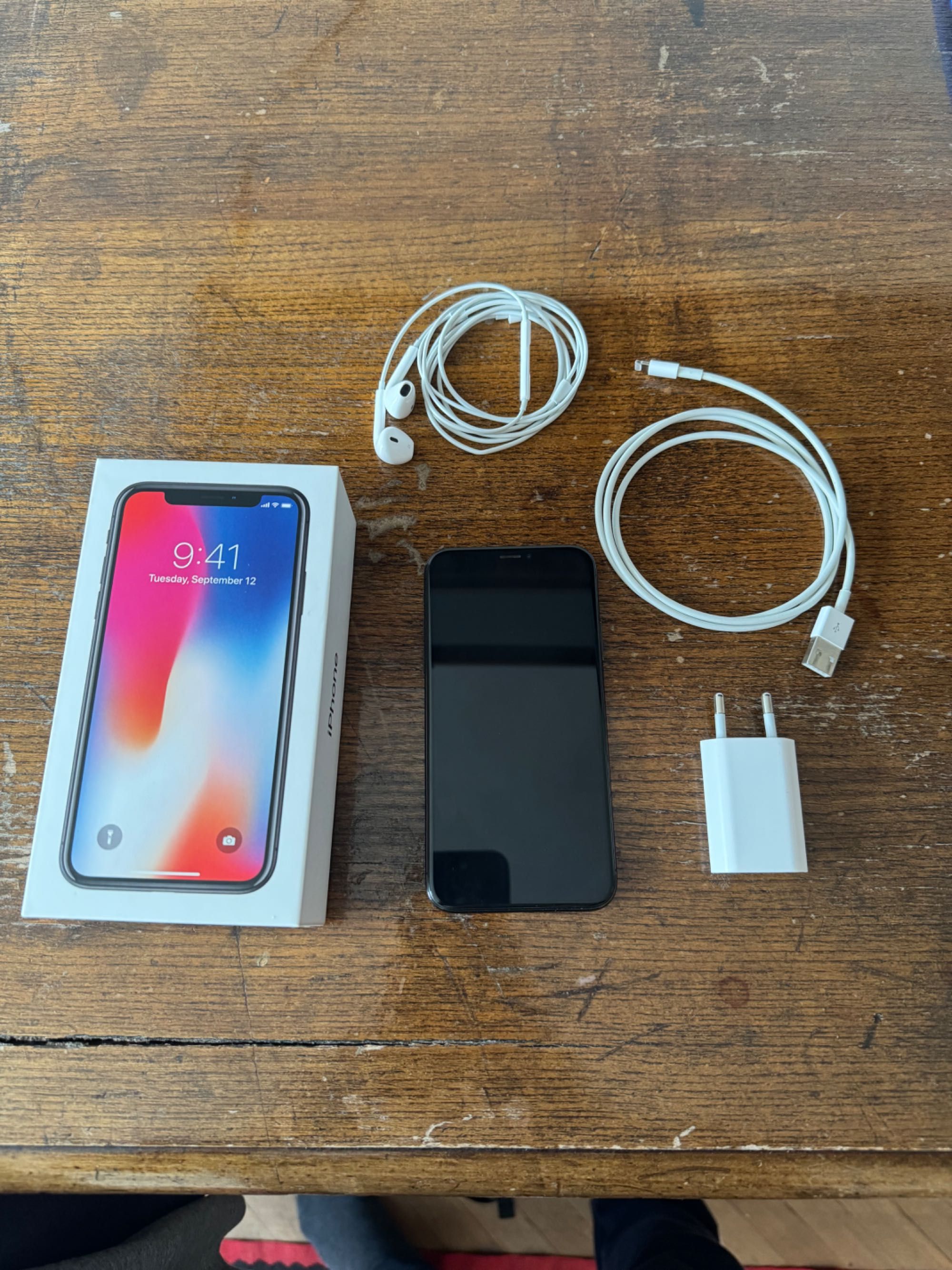 Продавам iphone x 64GB