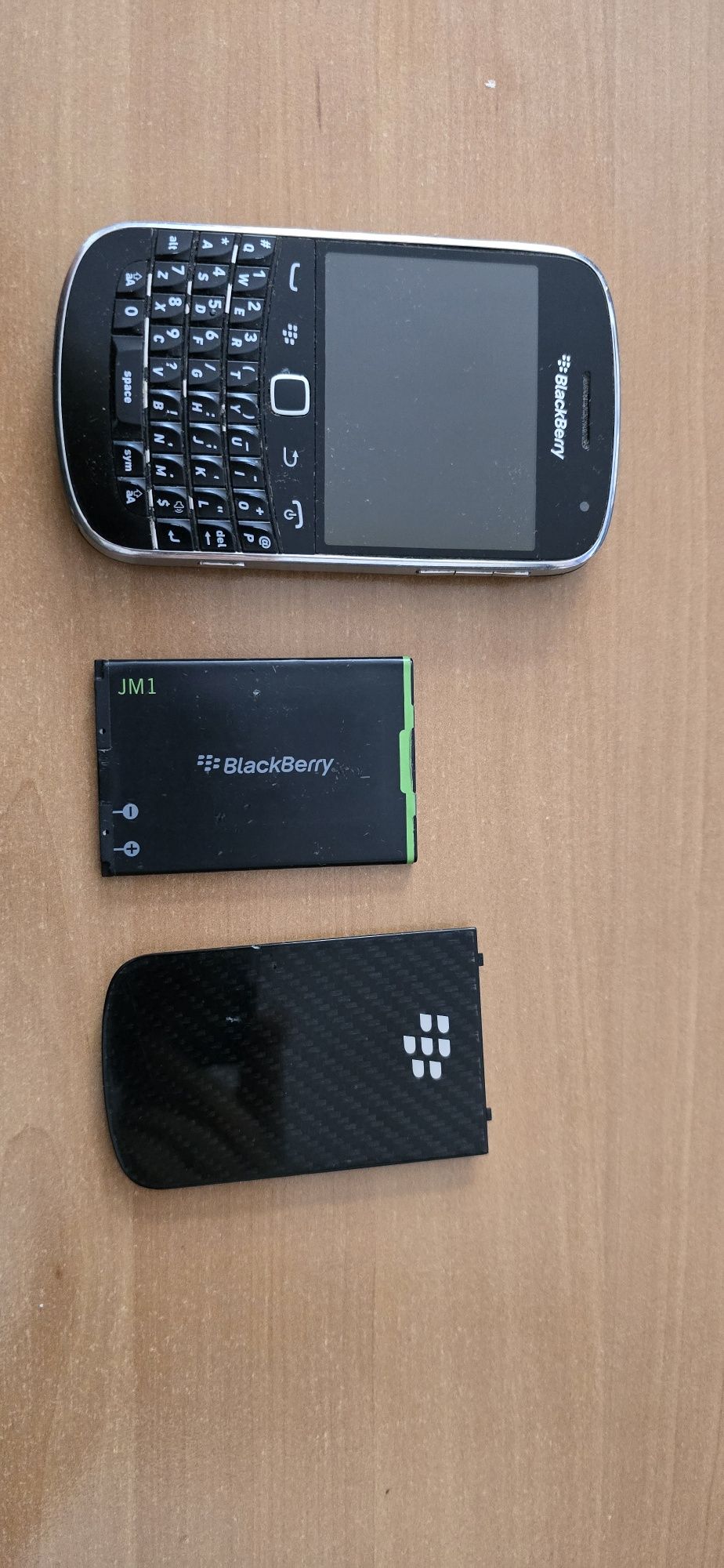 Blackberry 9900 с докинг зарядно