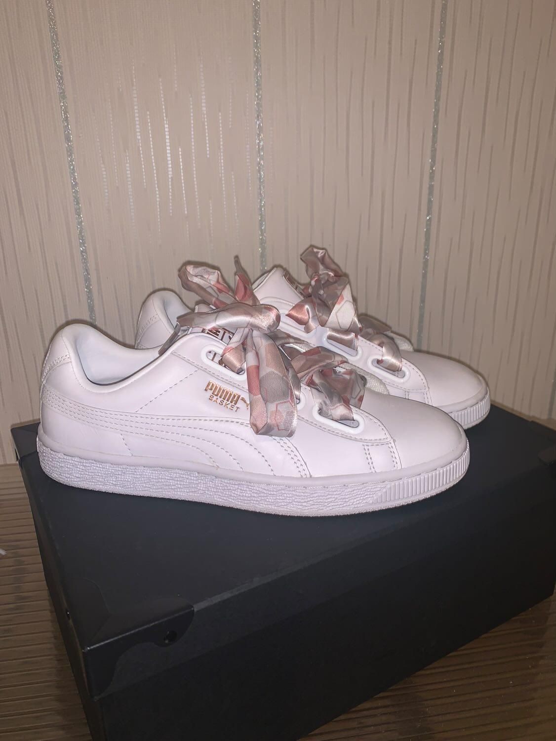 Обувки Puma white basket heart patent