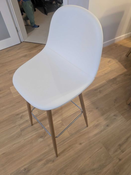 Бар стол JONSTRUP бяла изкуствена кожа/цвят натурален дъб. Jysk